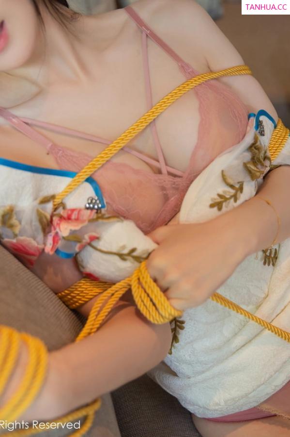逗逗DouDou  [XiuRen]高清写真图 2023.07.27 No.7148 是小逗逗 旗袍美腿第75张图片